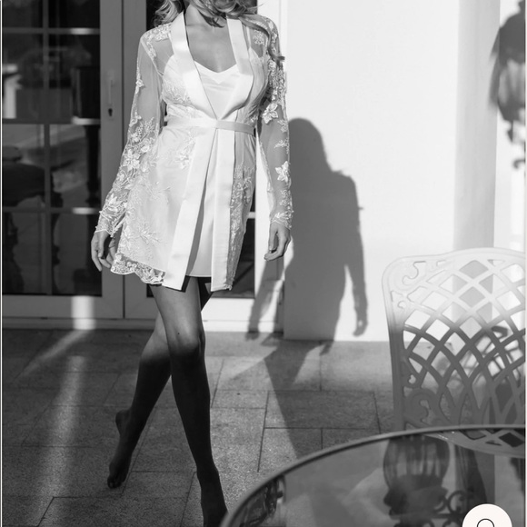 Le rose stories GRACE PEARL BEADED ROBE w/SLIP - Picture 2 of 14